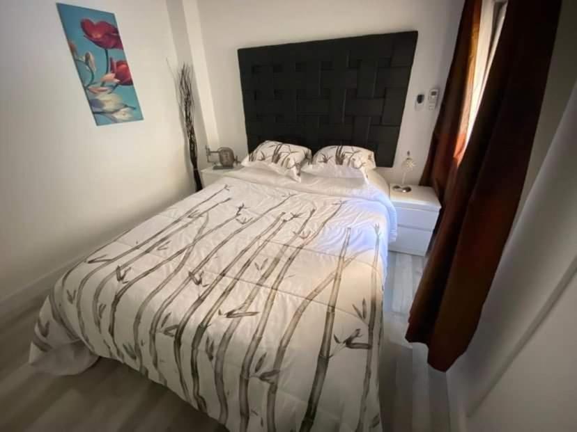 Rainbow Rentals Marques 7 Бенідорм Екстер'єр фото